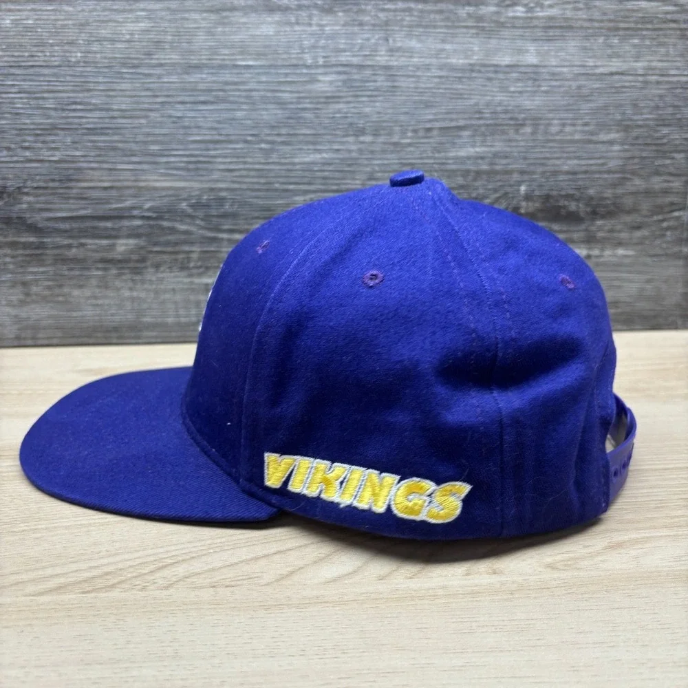 Vintage Minnesota Vikings Hat Cap Snap Back Purple NFL Football Logo Athletic